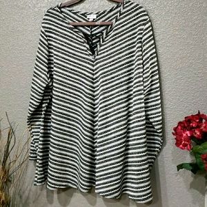 Avenue Plus size 26/28 V-neck knit strip sweater top New